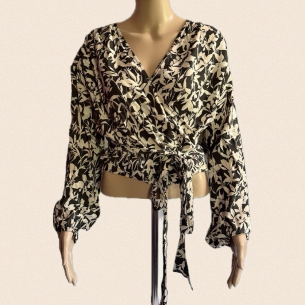 Lane Bryant Cropped Long Sleeved Full Wrap Top sz 14